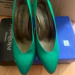 Like new vintage Yves Saint Laurent Satin Pumps.